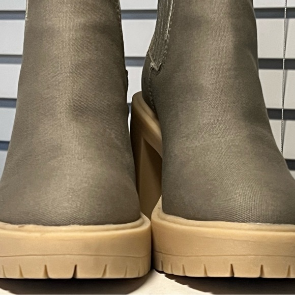 Dole Vita Canvase Sage Bootie Size 8 - Picture 8 of 15